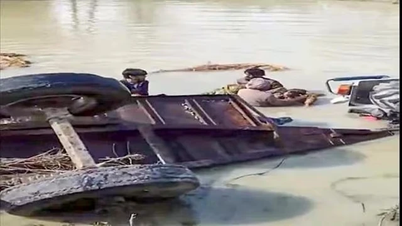 Un camión con remolque se vuelca en India y al menos 20 personas mueren