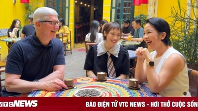 Tim Cook praises Hanoi egg coffee