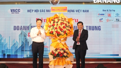Austausch zentraler Bauunternehmer am Tag des vietnamesischen Unternehmers am 13. Oktober