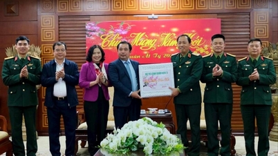 មន្ត្រី និងយោធិនយោធភូមិភាគទី៣ ជួយប្រជាពលរដ្ឋបានទាន់ពេលវេលា ក្នុងពេលមានខ្យល់ព្យុះ និងទឹកជំនន់