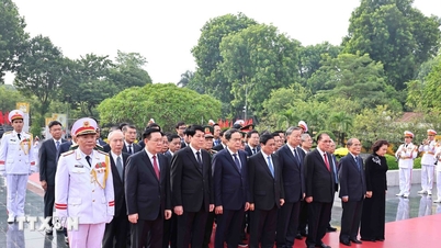 Lãnh đạo Đảng, Nhà nước tưởng niệm các anh hùng liệt sĩ và vào Lăng viếng Bác