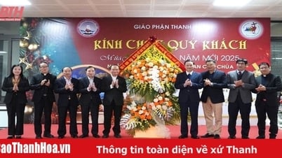 ថ្នាក់​ដឹកនាំ​ខេត្ត​អបអរសាទរ​គណៈសង្ឃ Thanh Hoa ក្នុង​ថ្ងៃ​បុណ្យ​ណូអែល