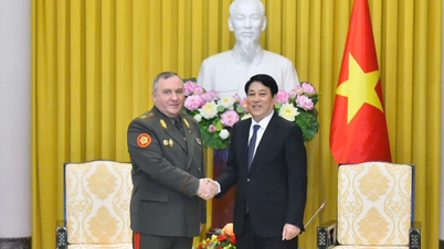 Chủ tịch nước Lương Cường tiếp Bộ trưởng Quốc phòng Belarus Khrenin Viktor Gennadievich