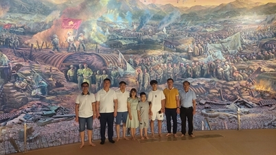 ការផ្លាស់ប្តូរទេសចរណ៍ Dien Bien