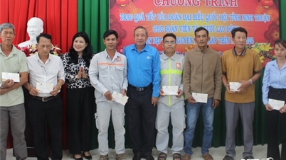 Trao quà Tết cho đoàn viên, người lao động có hoàn cảnh khó khăn