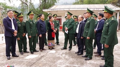 Chủ tịch UBMTTQ tỉnh Nghệ An thăm, chúc Tết Đồn Biên phòng Mỹ Lý