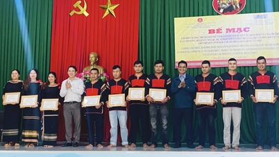 Bế mạc Lớp diễn xướng, truyền dạy kỹ năng cơ bản về lời nói vần của người Êđê