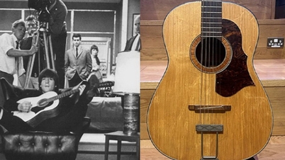 ហ្គីតារបស់ John Lennon លក់ក្នុងតម្លៃកំណត់ត្រា