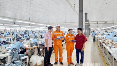 ក្រុមហ៊ុនអគ្គិសនី Tuyen Quang លើកកម្ពស់ការប្រើប្រាស់អគ្គិសនីប្រកបដោយសុវត្ថិភាព ប្រសិទ្ធភាព និងសន្សំសំចៃនៅចុងឆ្នាំ