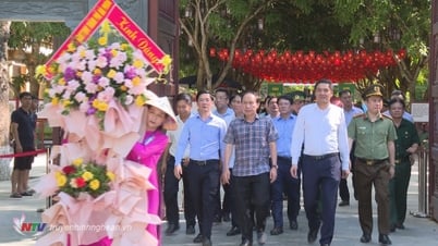 ថ្នាក់ដឹកនាំទីក្រុង Hai Phong អុជធូបគោរពវិញ្ញាណក្ខន្ធលោកប្រធានហូជីមិញនៅរមណីយដ្ឋាន Kim Lien
