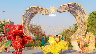 ភ្ញៀវអន្តរជាតិទទួលបទពិសោធន៍ Tet វៀតណាមនៅឯពិធីបុណ្យ Home Hanoi Xuan 2025