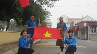 "ផ្លូវទង់ជាតិ" ពណ៌ក្រហមភ្លឺនៅឃុំ Thanh Xa