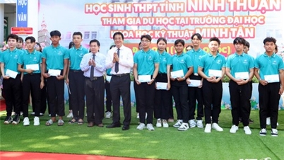 ថ្នាក់ដឹកនាំគណៈកម្មាធិការប្រជាជនខេត្តបានចូលរួមពិធីលាសិស្សវិទ្យាល័យខេត្ត Ninh Thuan ទៅសិក្សានៅបរទេសនៅតៃវ៉ាន់។