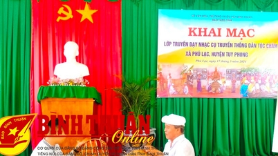 បង្រៀនឧបករណ៍ភ្លេងប្រពៃណីជនជាតិចាមនៅ Phu Lac
