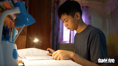 From 3.5 points to 9.5, Son La male student overcomes himself when his father has a brain tumor