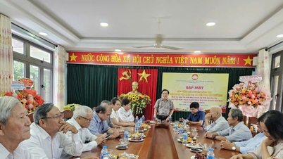 Điện Bàn gặp mặt nguyên lãnh đạo cơ quan Mặt trận thị xã qua các thời kỳ
