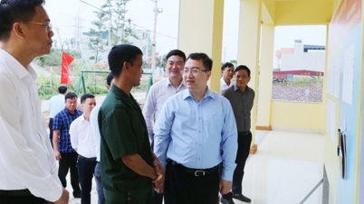 Phó Bí thư Tỉnh ủy Đặng Xuân Phương kiểm tra công tác bầu cử trưởng thôn, khu phố tại TX Quảng Yên