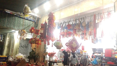 Những ngày cuối năm, Quảng Nam nhộn nhịp thị trường sản phẩm trang trí tết