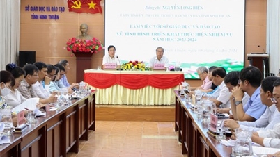 សមមិត្ត Nguyen Long Bien សមាជិកគណៈកម្មាធិការបក្សខេត្ត អនុប្រធានគណៈកម្មាធិការប្រជាជនខេត្ត បានធ្វើការជាមួយមន្ទីរអប់រំ និងបណ្តុះបណ្តាល។