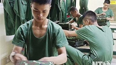 Những ngày đầu trong môi trường quân đội
