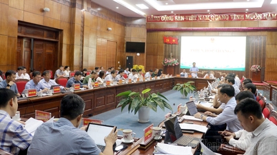 省人民委員会は8つの内容と報告を議論するために定例会議を開催した。