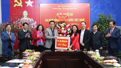 지방인민위원회 위원장인 찌에우 더 훙은 남삭 의료센터와 치린 나병병원의 의사와 간호사들을 축하했습니다.