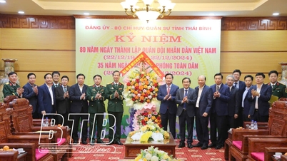 ថ្នាក់ដឹកនាំខេត្តអបអរសាទរដល់នាយទាហាន នាយទាហានរងនៃកងកំលាំងប្រដាប់អាវុធខេត្ត ក្នុងឱកាសរំលឹកខួបលើកទី ៨០ នៃការបង្កើតកងទ័ពប្រជាជនវៀតណាម។