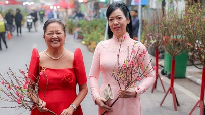 フィリピン大統領夫人とハノイ最古の旧正月の花市場を訪問