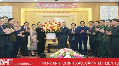 ថ្នាក់ដឹកនាំខេត្ត បូលីខេមសាយ ជូនពរឆ្នាំថ្មី ដល់គណៈកម្មាធិការបក្ស រដ្ឋាភិបាល និងប្រជាជនខេត្ត Ha Tinh