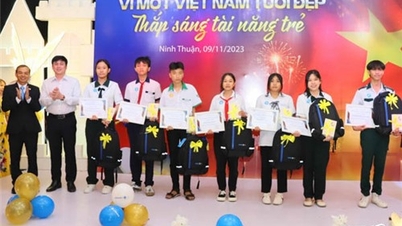 Công ty Bảo Việt Nhân Thọ Ninh Thuận: Trao 44 suất học bổng cho học sinh giỏi