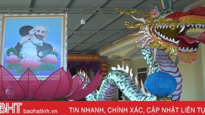 អ្នកស្រុកនៅជាយក្រុង Ha Tinh ធ្វើគោមយក្ស ដើម្បីអបអរពិធីបុណ្យពាក់កណ្តាលរដូវស្លឹកឈើជ្រុះ