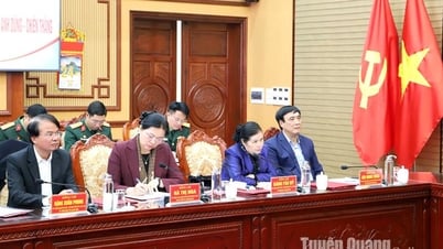 Đồng chí Bí thư Tỉnh ủy Hà Thị Nga dự Hội nghị ra Nghị quyết lãnh đạo thực hiện nhiệm vụ năm 2025 Đảng ủy Quân khu 2