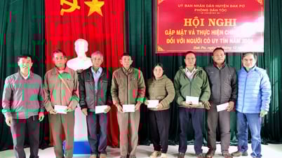 Đak Pơ tặng 20 suất quà cho người có uy tín