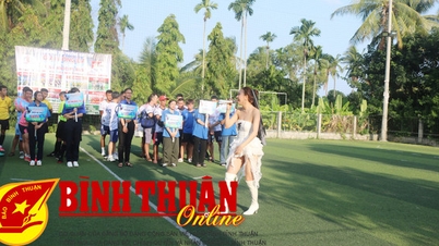 Khai mạc giải bóng đá mini chào mừng các ngày lễ lớn
