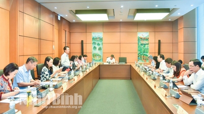 Kỳ họp thứ 7 Quốc hội khóa XV Đại biểu Quốc hội tỉnh tham gia thảo luận tại Tổ về tình hình kinh tế xã hội