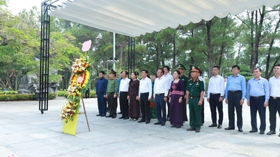 Lãnh đạo tỉnh Nghệ An dâng hương tưởng niệm, tri ân các anh hùng liệt sĩ yên nghỉ tại Quảng Trị