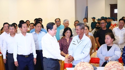 ประธานสภานิติบัญญัติแห่งชาติ Tran Thanh Man เยี่ยมชมและมอบของขวัญเทศกาลเต๊ตในเมืองกานโธ