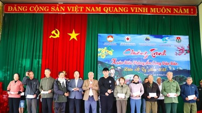 “រដូវផ្ការីកព្រំដែនកក់ក្តៅចិត្តអ្នកភូមិ” នៅឃុំព្រំដែន Thuan Hanh