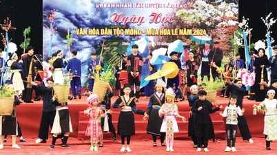 ชุดประจำชาติม้งอันเป็นเอกลักษณ์