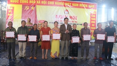 क्रॉन्ग बोंग जिले के क्यू केटी कम्यून में राष्ट्रीय महान एकता दिवस