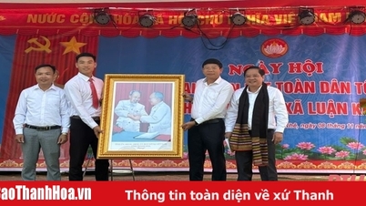 លេខាគណៈកម្មាធិការទីភ្នាក់ងារ និងសហគ្រាសខេត្ត លោក Tran Van Hai បានចូលរួមអបអរសាទរទិវាឯកភាពជាតិដ៏អស្ចារ្យនៅភូមិ Yen My។