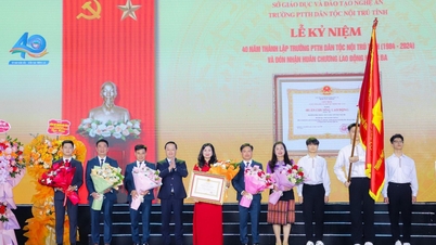 ខួបលើកទី 40 នៃវិទ្យាល័យក្រុមប្រឹក្សាជនជាតិ Nghe An