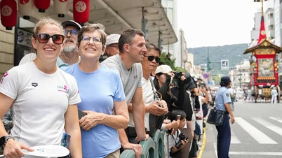 Tourists to Japan surpass pre-pandemic record