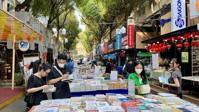 2024年ベトナムブックフェアで多くの新刊書籍が紹介される