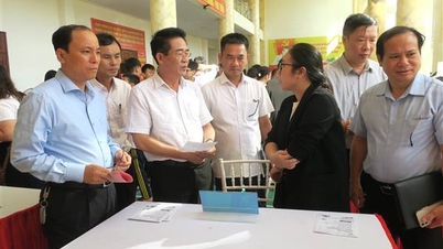 មនុស្សជិត 1,000 នាក់បានចូលរួមក្នុងវគ្គពិព័រណ៌ការងារ និងប្រឹក្សាការងារនៅស្រុក Duong Kinh ឆ្នាំ 2024