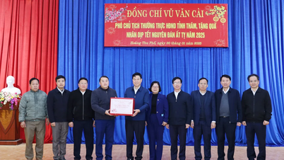 Phó Chủ tịch Thường trực HĐND tỉnh Vũ Văn Cài thăm, chúc tết tại huyện Bắc Hà
