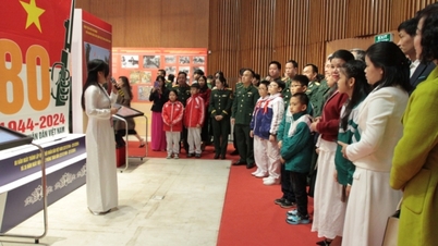 Opening of the exhibition "80 years of the heroic Vietnam People's Army"