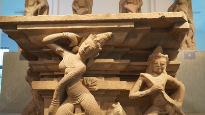 ភ្ញៀវ​ជាតិ​អន្តរជាតិ​សម្រុក​ទៅ​មើល​សម្បត្តិ​ជាតិ​នៅ​ទីក្រុង Da Nang