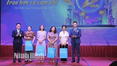 ក្រុមហ៊ុន Bao Viet Life Ninh Binh ប្រារព្ធខួបលើកទី 28 នៃការបង្កើត