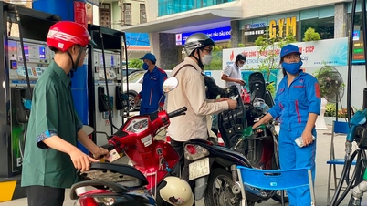 Die Benzinpreise sinken weiter stark und erreichen etwa 22.000 VND/Liter.